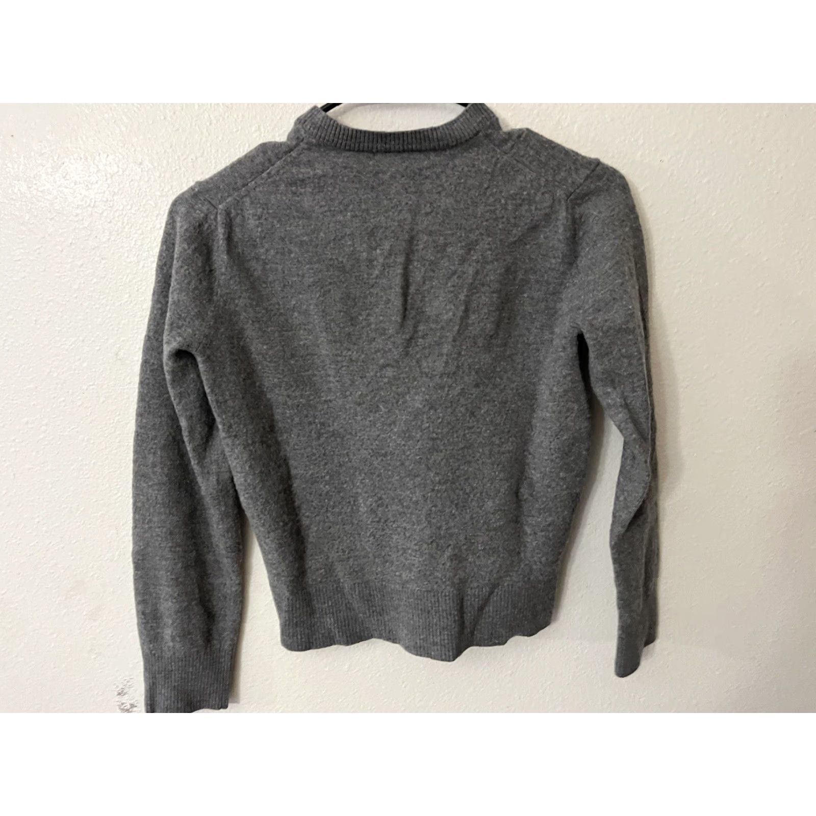 Banana Republic VINTAGE Banana Republic Sweater Women Large Gray 100% Merino Wool V-Neck Long Sleeve Pullover Size L / US 10 / IT 46 - 2 Thumbnail