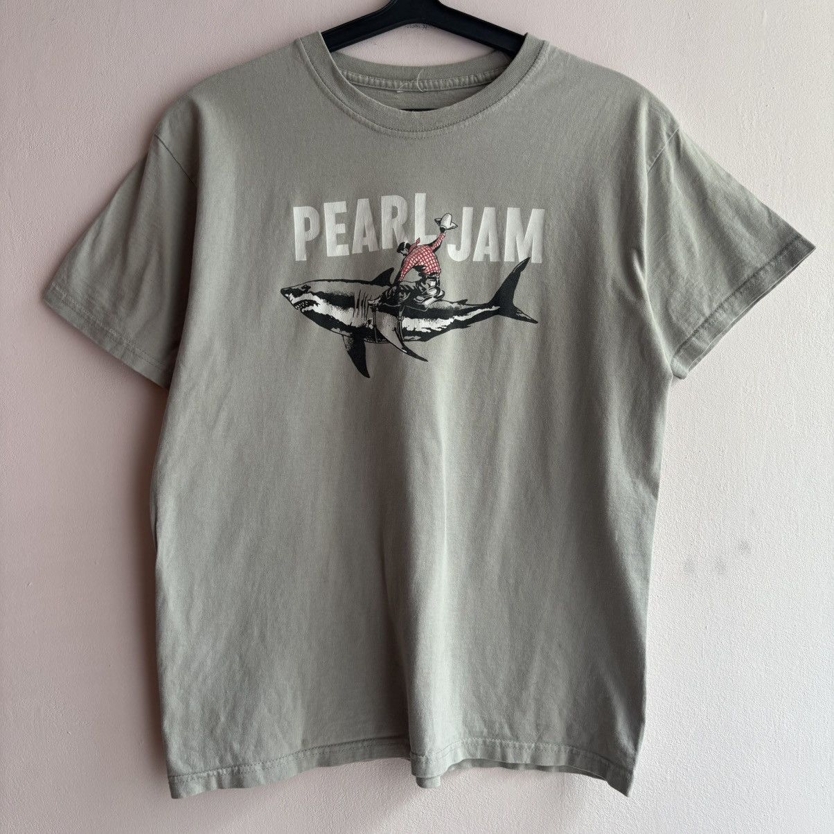 Band Tees Vintage Y2K Pearl Jam Shark Rider T-Shirt Size US M / EU 48-50 / 2 - 2 Thumbnail