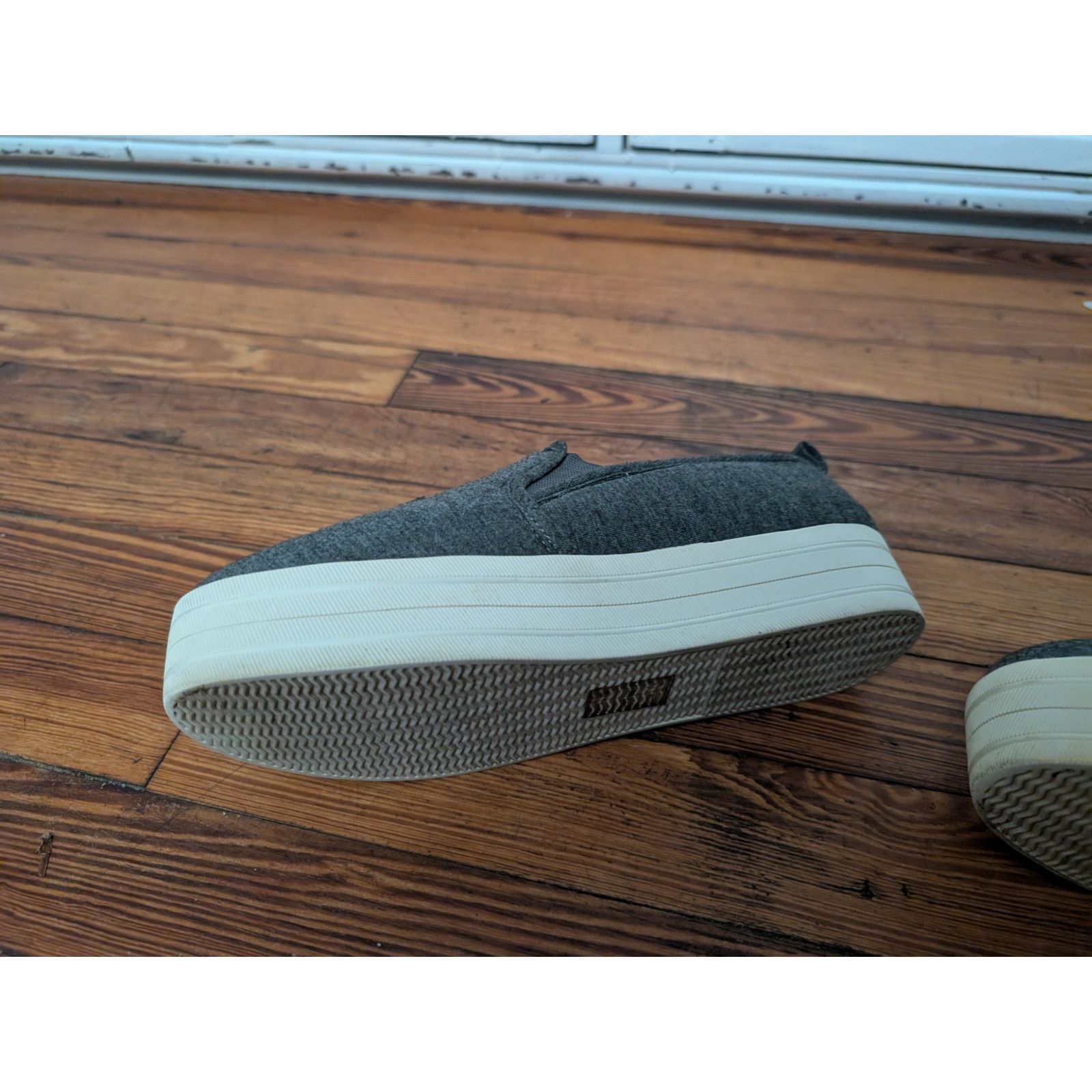 Juicy Couture Juicy Couture Y2K Slip On VTG Womens F. VNGLINE Gray Shoes 7 Size US 7 / IT 37 - 9 Thumbnail