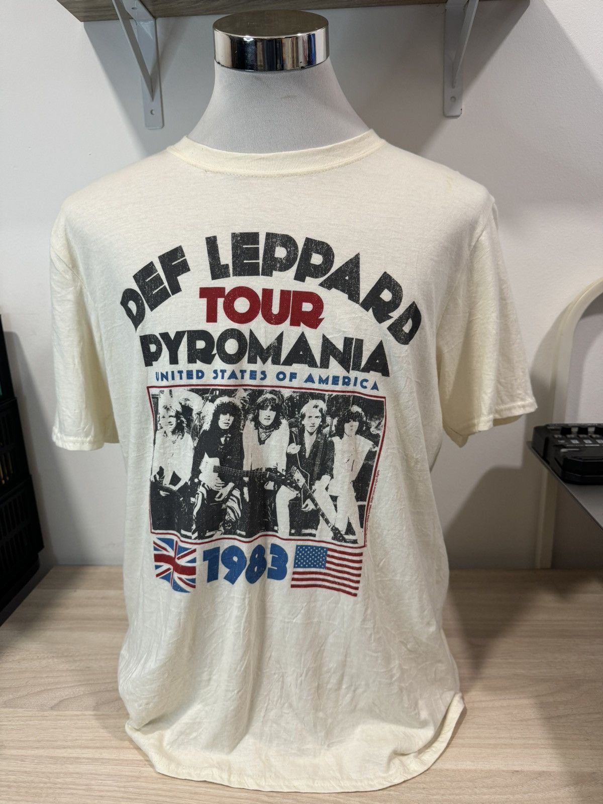 Def Leppard × Gildan × Vintage 1983 Def Leppard Tour Shirt Size US L / EU 52-54 / 3 - 3 Thumbnail