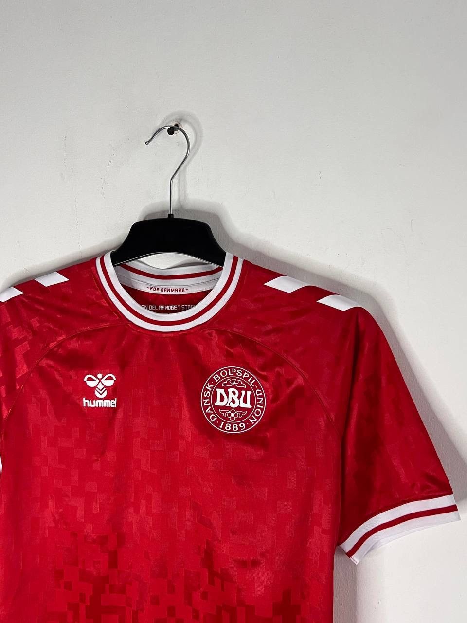 Hummel Denmark National Home Training Jersey 24/25 Fan Shirt Size US S / EU 44-46 / 1 - 2 Thumbnail