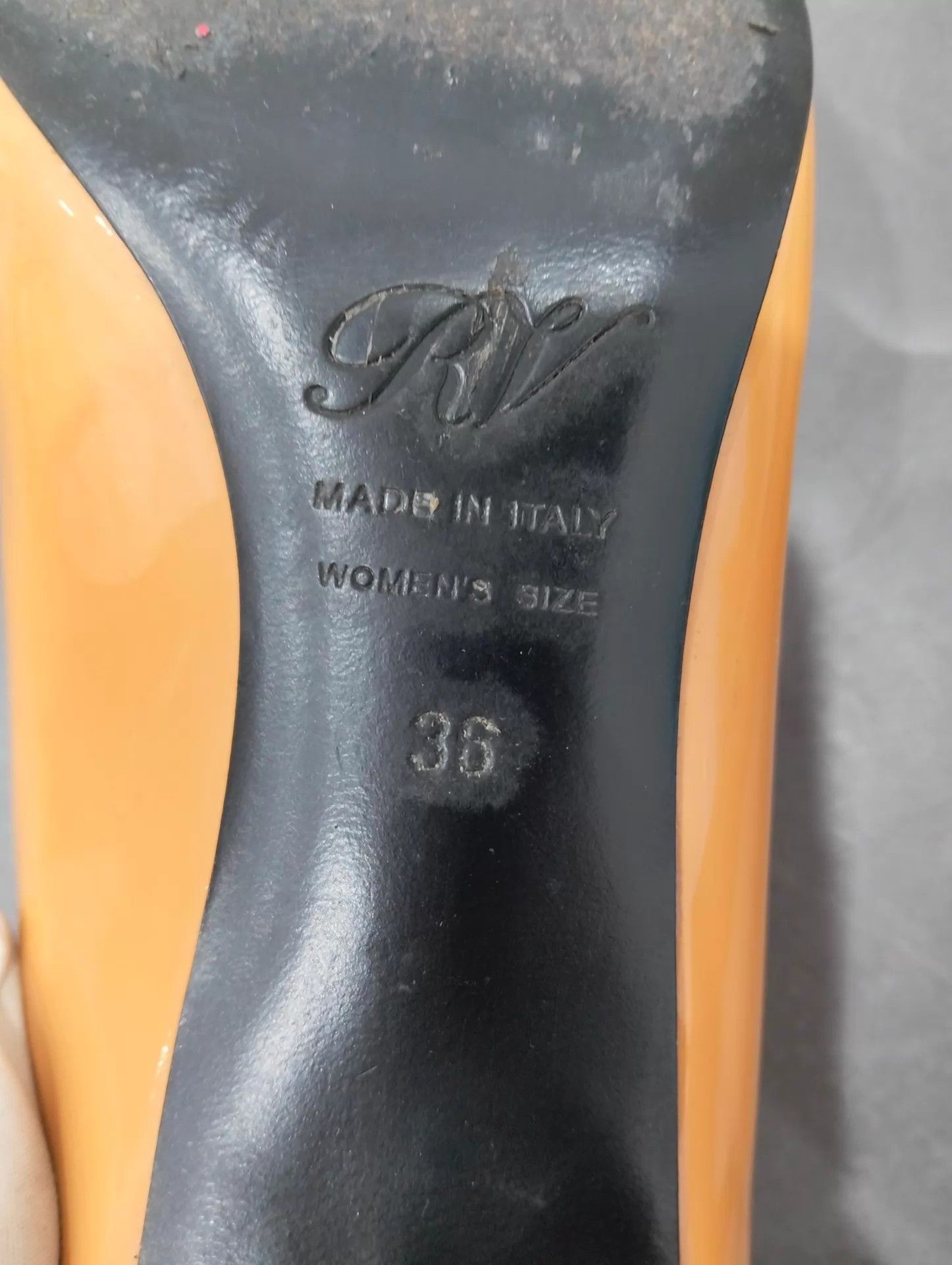 Roger Vivier Roger Vivier Patent Leather Pointed Toe Pumps 36 Size US 5.5 / IT 35.5 - 8 Thumbnail