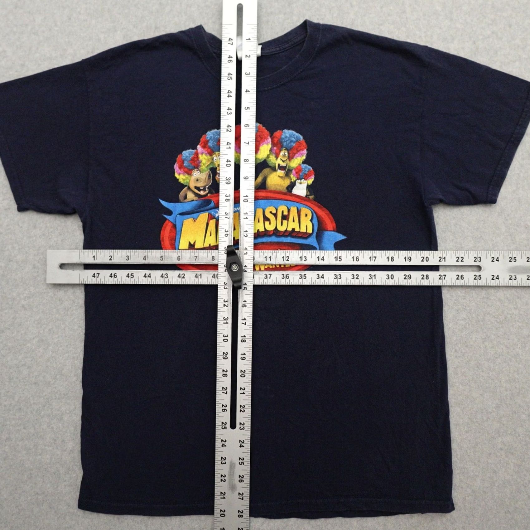 Gildan GILDAN Madagascar T-Shirt Blue Large (21X28) Adult Mens Short Sleeve M E A S U R E M E N T S A R E P R O V I D E D IN PICTURES Size US L / EU 52-54 / 3 - 2 Thumbnail