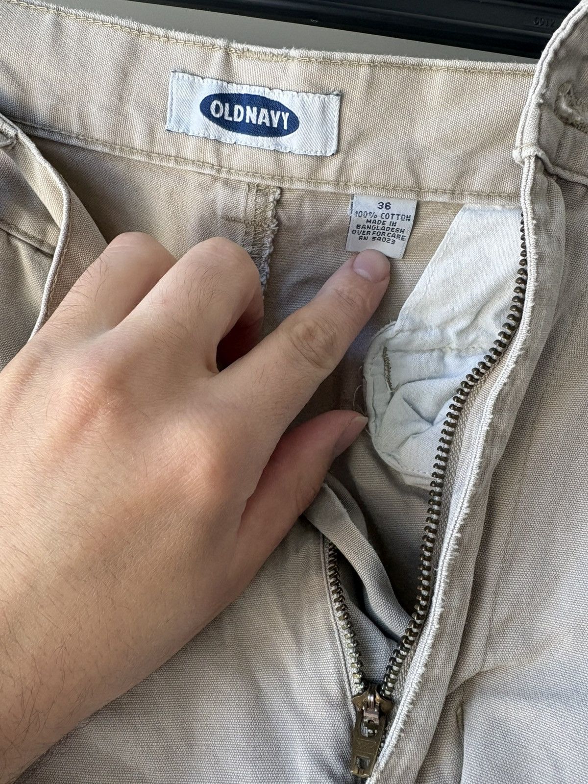 Vintage Vintage Old Navy Long Cargo Shorts Size US 36 / EU 52 - 4 Thumbnail