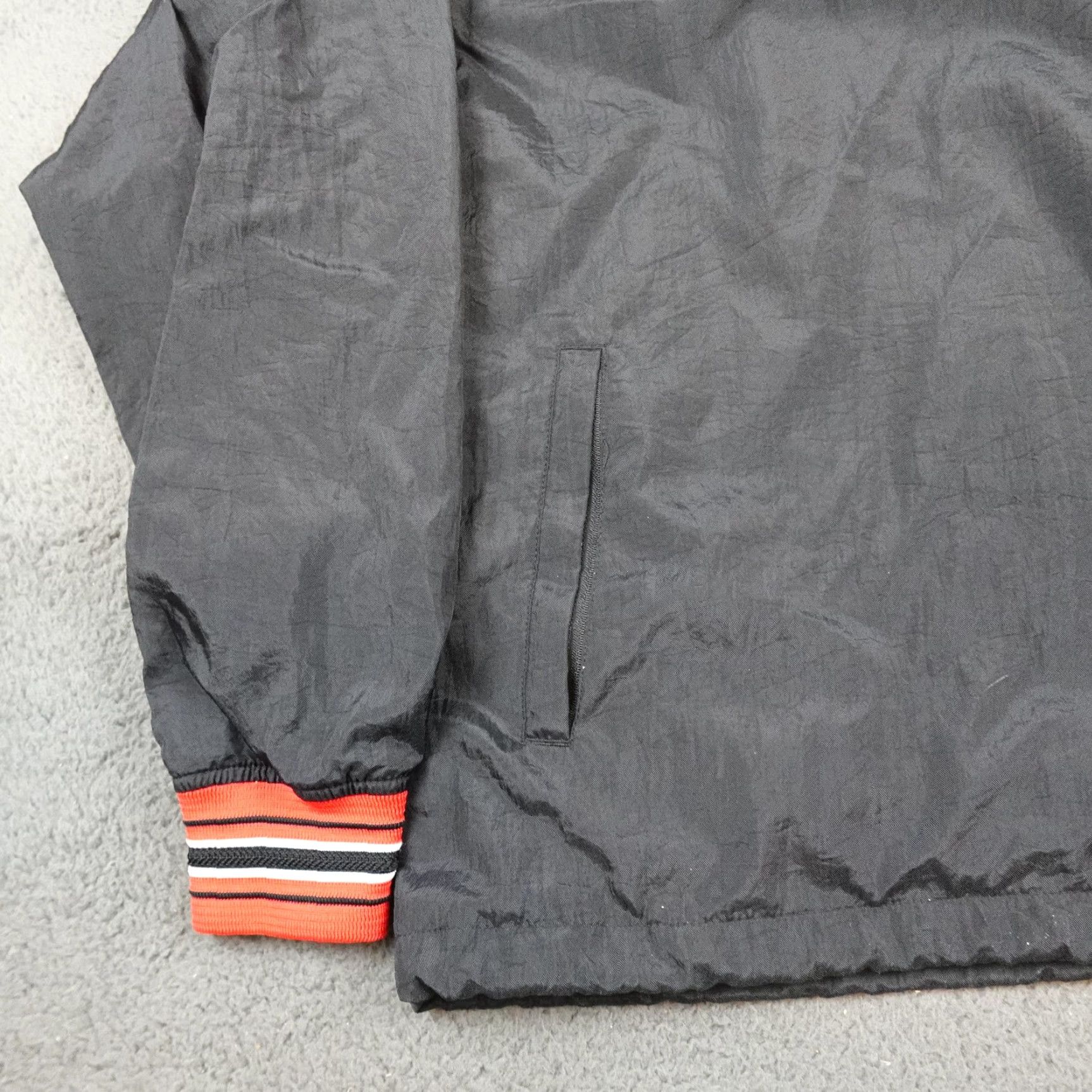 Champion Champion Windbreaker Jacket Mens L Black V-Neck Pullover Taz Looney Tunes Size US L / EU 52-54 / 3 - 3 Thumbnail
