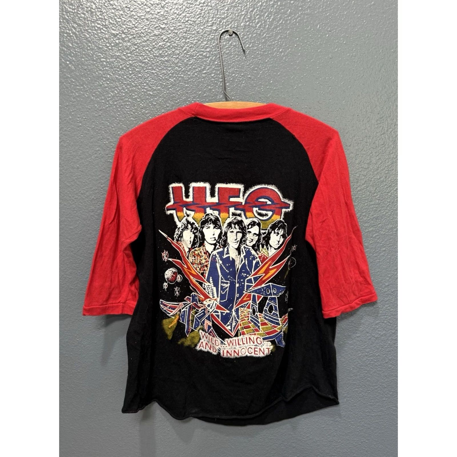 Vintage VINTAGE 80s UFO Wild Willing And Innocent Black Raglan Shirt L Mens/Unisex Shirt Story? Size US L / EU 52-54 / 3 - 4 Thumbnail