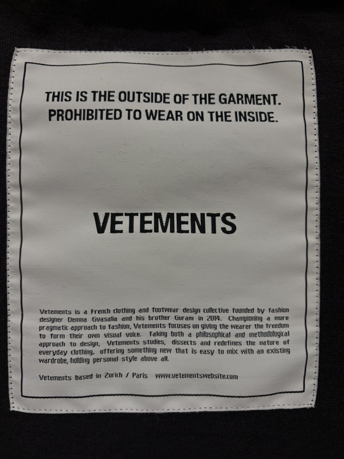 Vetements Vetements - AW19 Logo Inside Out Care Tag T Shirt Size US M / EU 48-50 / 2 - 7 Thumbnail