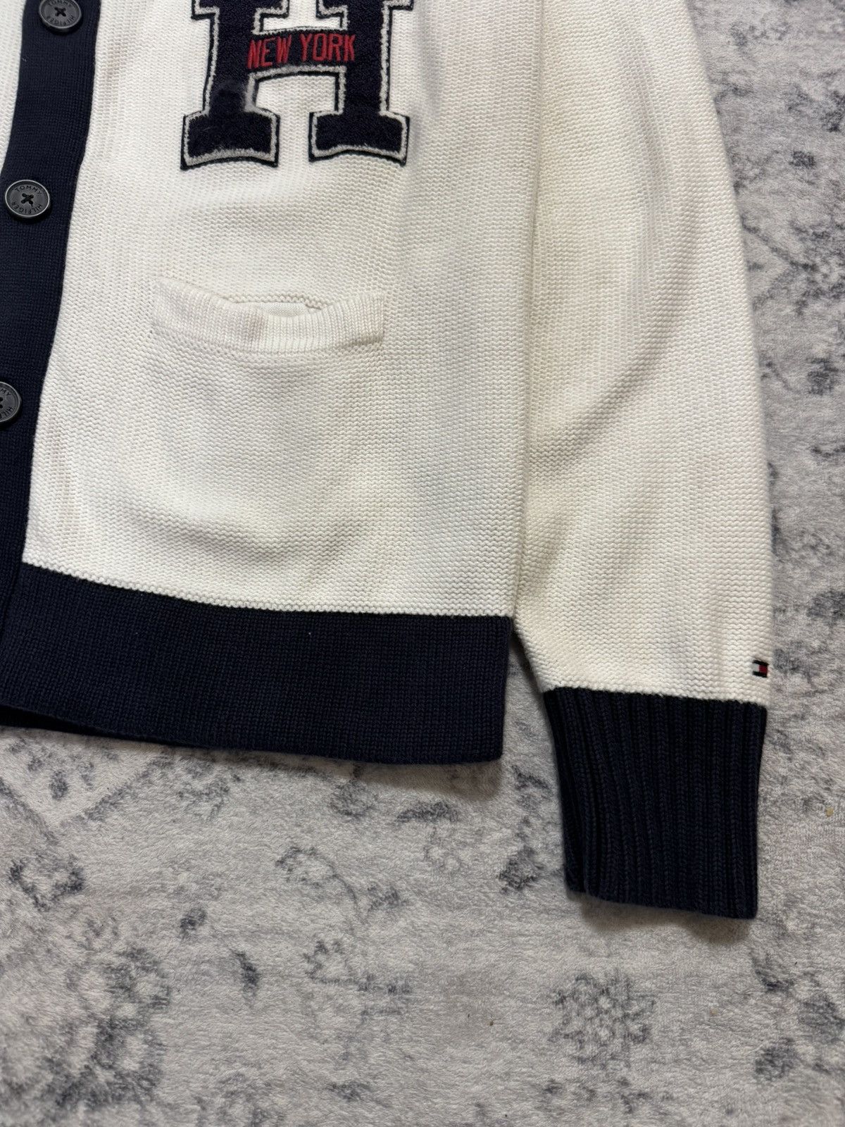 Tommy Hilfiger VINTAGE TOMMY HILFIGER BUTTON UP CARDIGAN Size US M / EU 48-50 / 2 - 4 Thumbnail