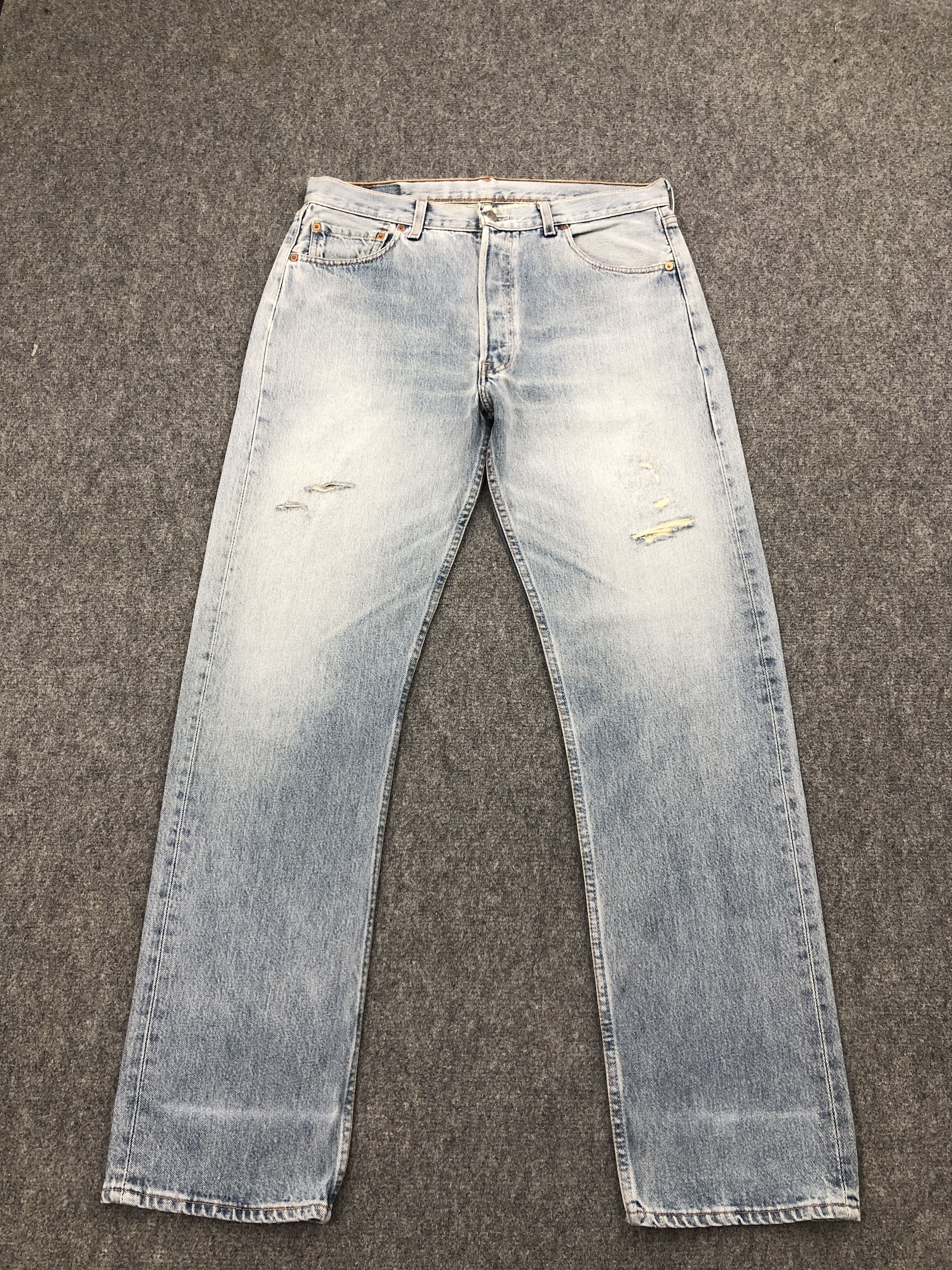 Levi's × Vintage Vintage Levis 90s 501 Light Washed Denim Jeans Size US 32 / EU 48 - 1 Thumbnail