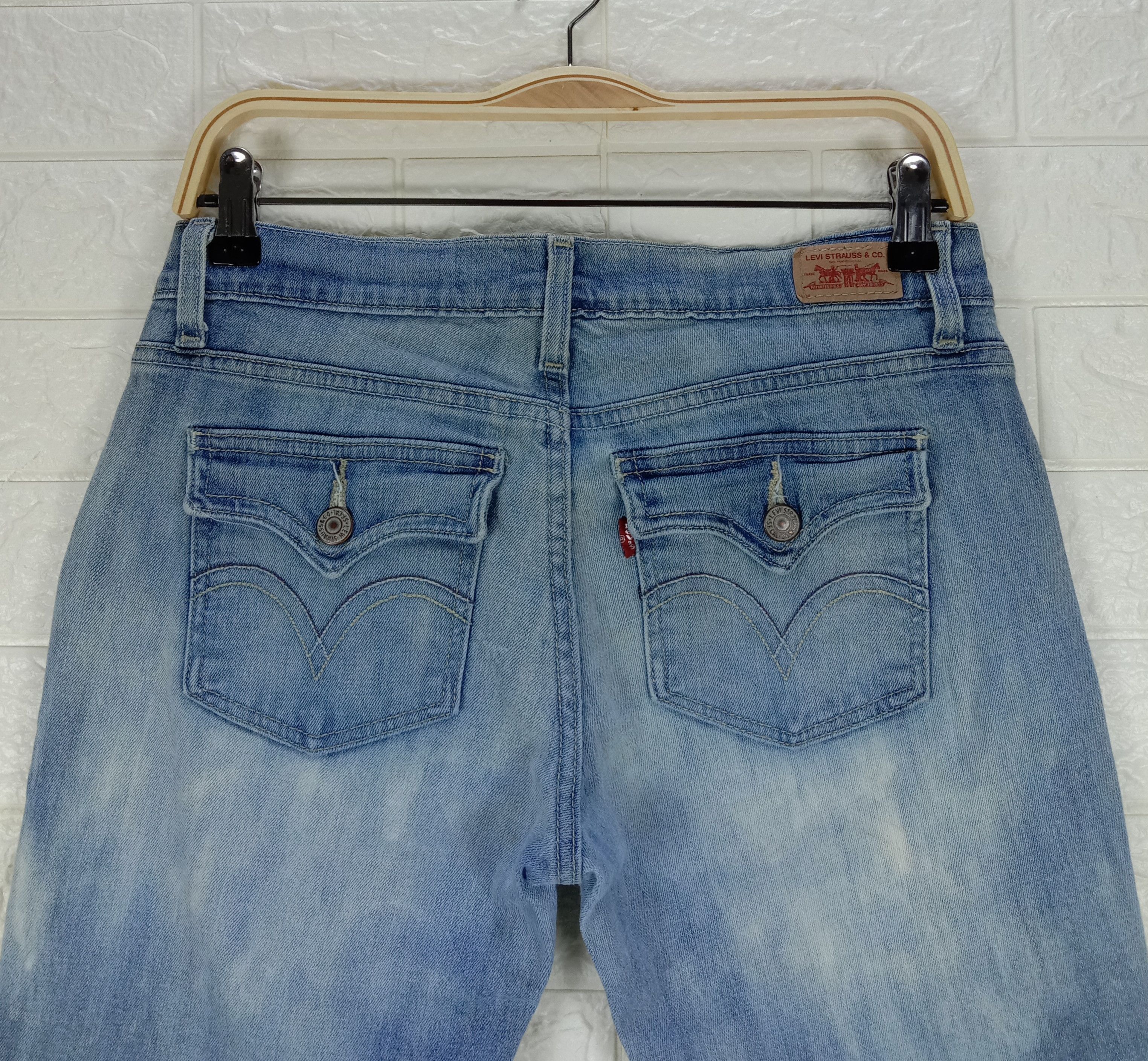 Levi's Vintage Levi's 524 Flare Jeans Faded Blue Denim Size 30" / US 8 / IT 44 - 6 Thumbnail