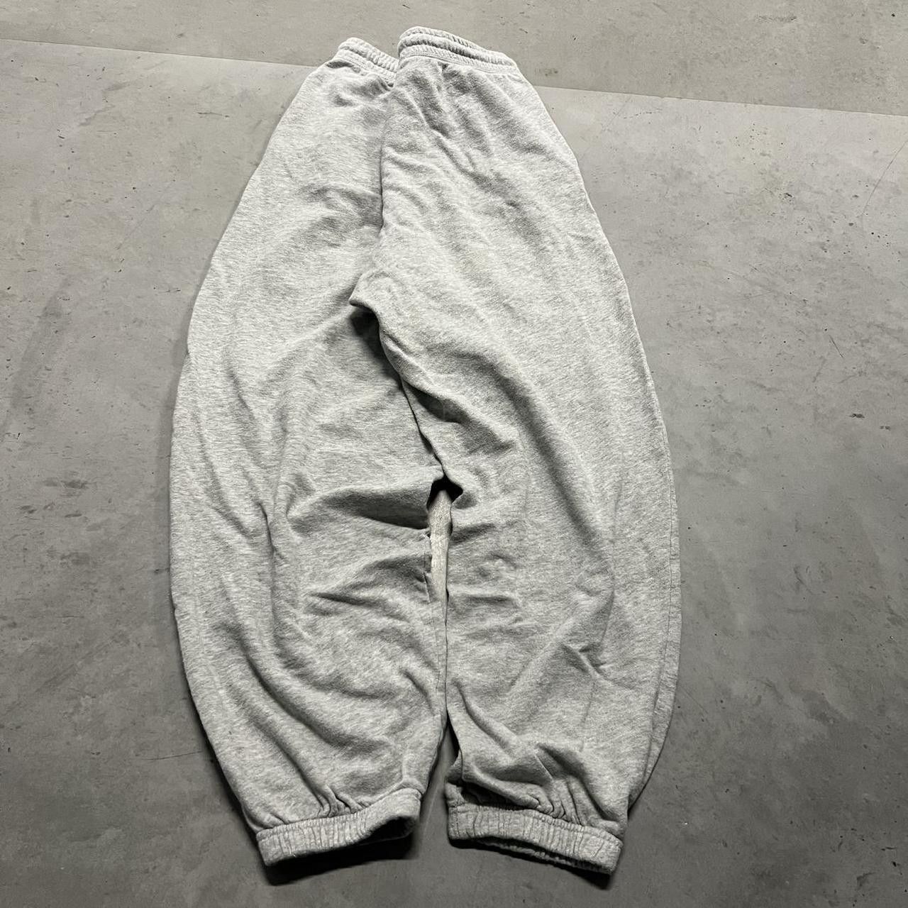 Vintage Vintage Y2K/2000s Baggy Fit Grey Skater style Sweatpants! Size US 32 / EU 48 - 5 Thumbnail