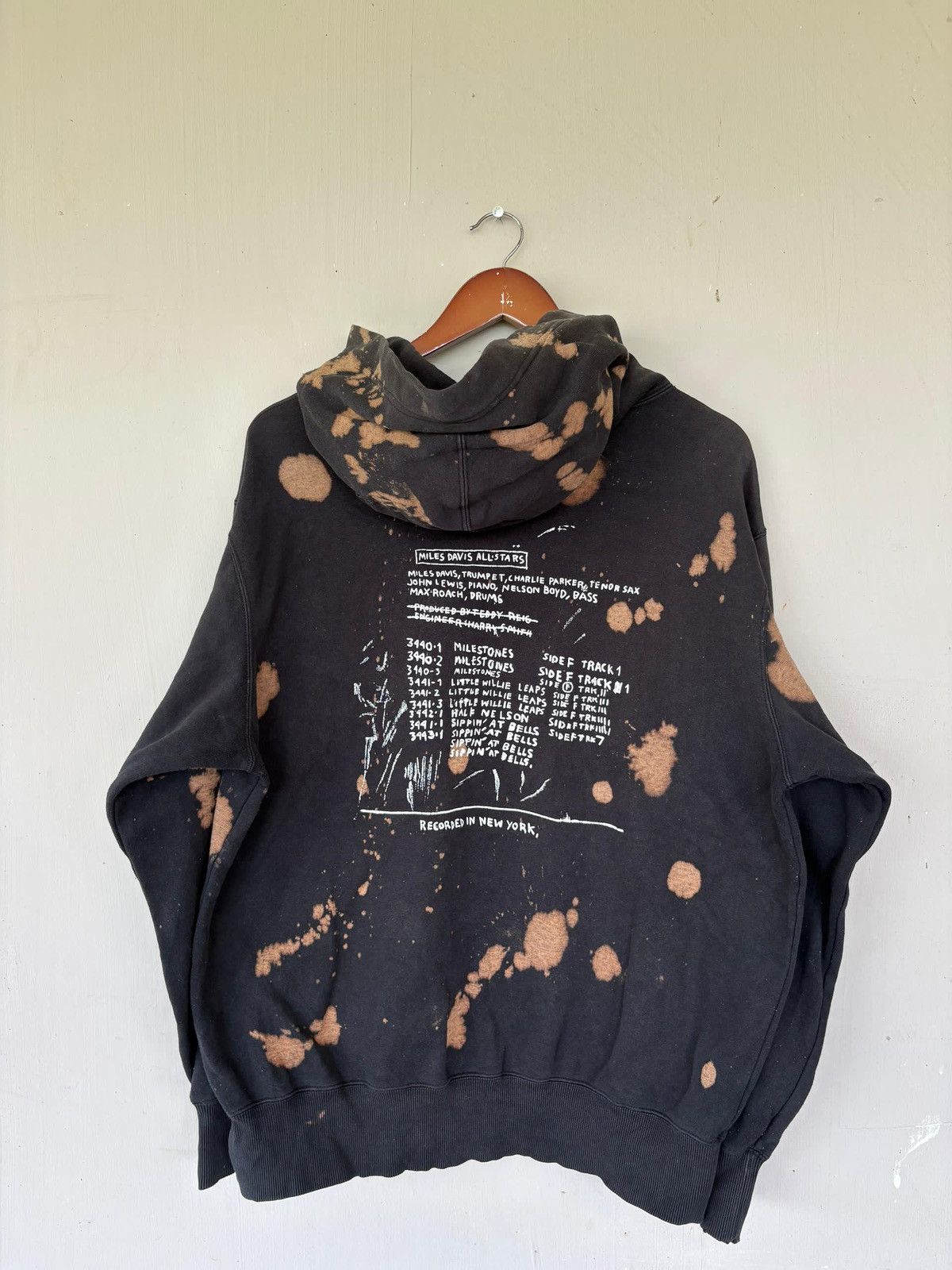 Jean-Michel Basquiat VTG Jean Michel Basquiat MilesDavisAllStar Hoodies Acid Wash Size US L / EU 52-54 / 3 - 4 Thumbnail