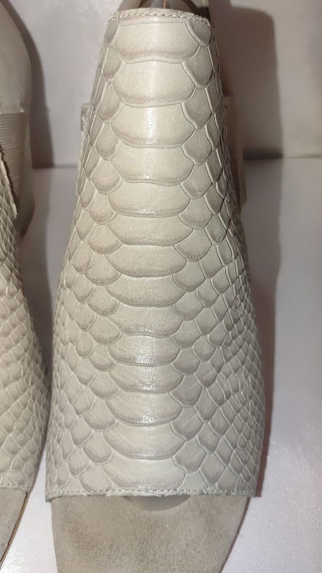 Donald Pliner Donald J. Pliner Snakeskin Embossed Leather Wedge Size 10M Size US 10 / IT 40 - 6 Thumbnail