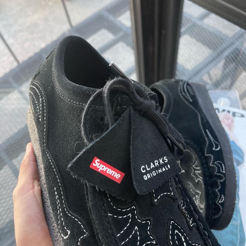 Clarks × Supreme Supreme x Clarks Wallabe Size US 7.5 / EU 40-41 - 2 Thumbnail