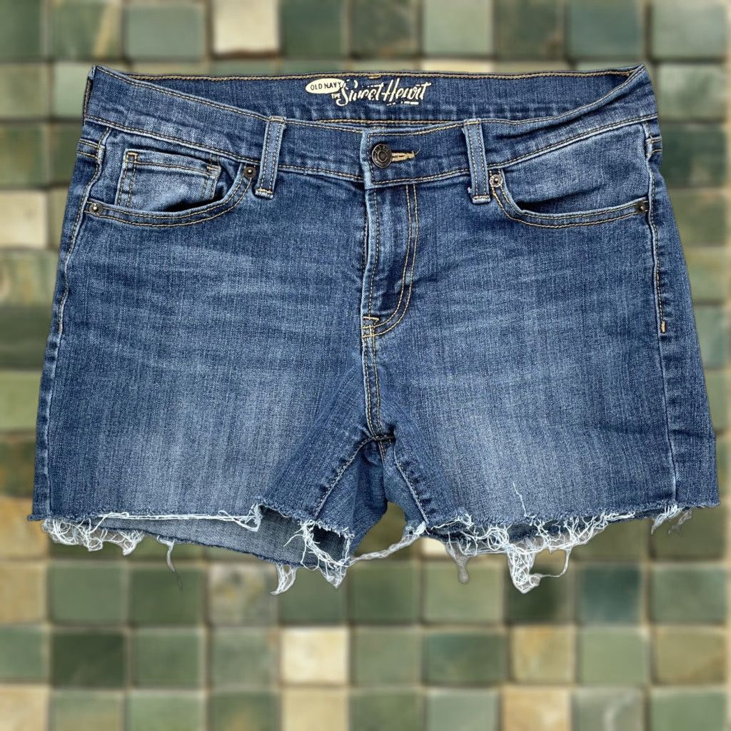 Old Navy Old Navy Jean Short Women 32* Raw Hem Y2K Rodeo Retro Daisy 90s Classic Academia Shirt Womens Denim Distressed Frayed 90s y2k cowboy skater surf Size 24" / US 00 / IT 34 - 1 Thumbnail