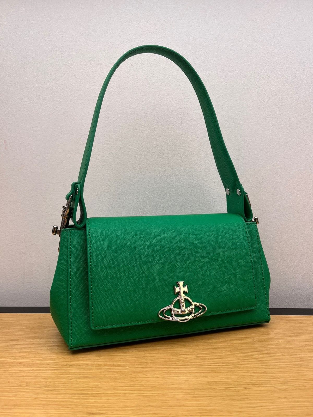Vivienne Westwood o1f1d3z0625 Size: OS / Hazel Medium Handbag in Green Size ONE SIZE - 1 Preview
