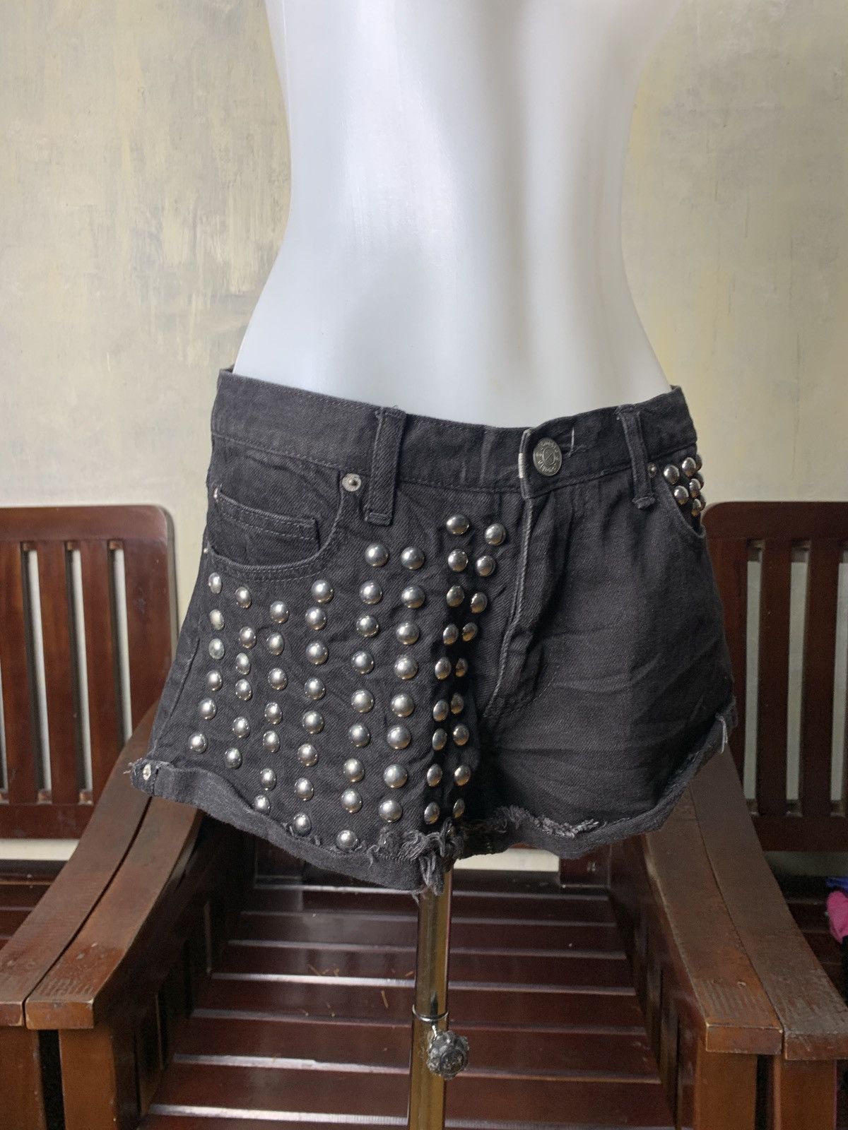 Japanese Brand jouetie Japan Black Studded Rough Mini Jeans Shorts Size 28" / US 6 / IT 42 - 2 Thumbnail