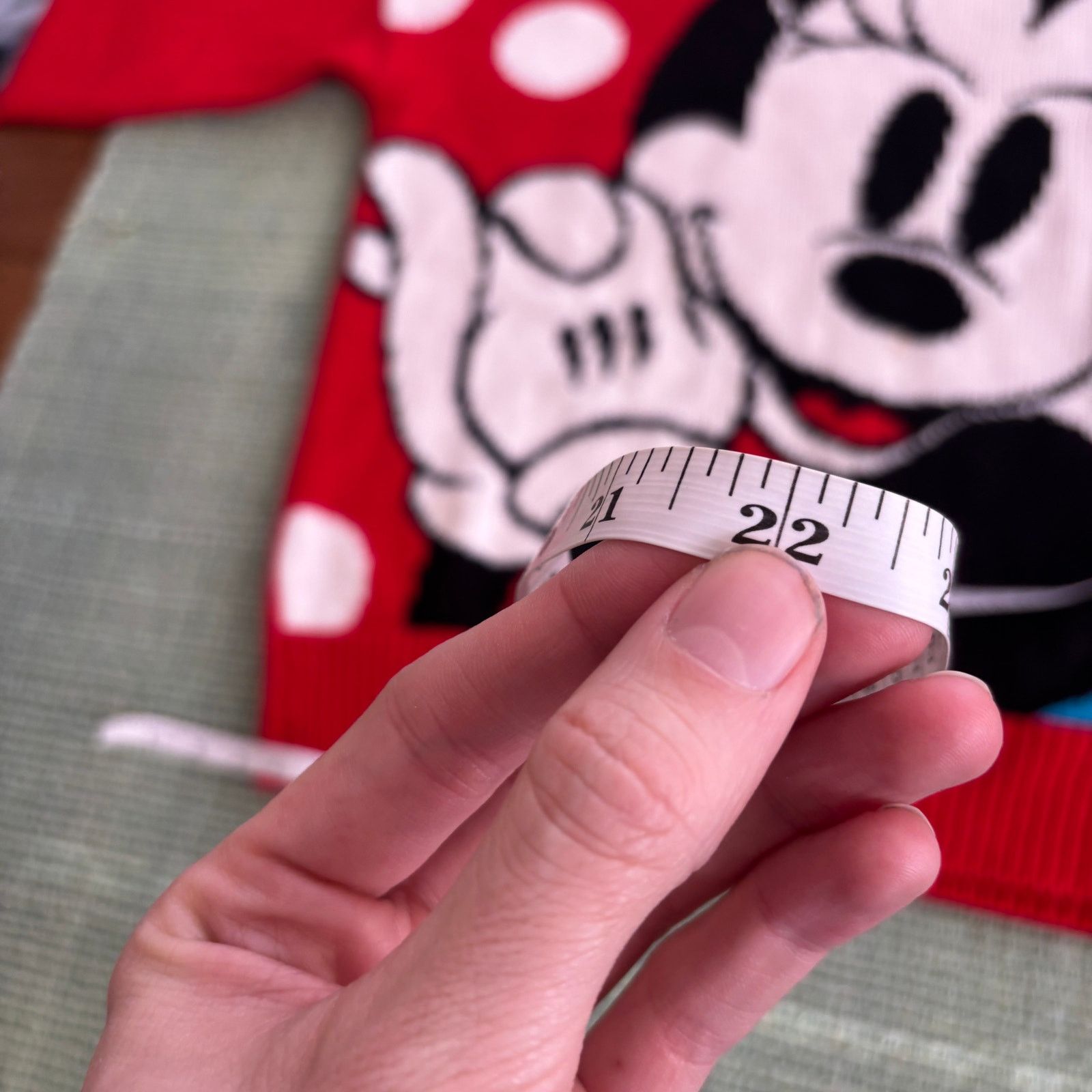 Disney × Vintage Vintage 1980s Minnie Mouse knit acrylic sweater size M/L Size US M / EU 48-50 / 2 - 11 Thumbnail