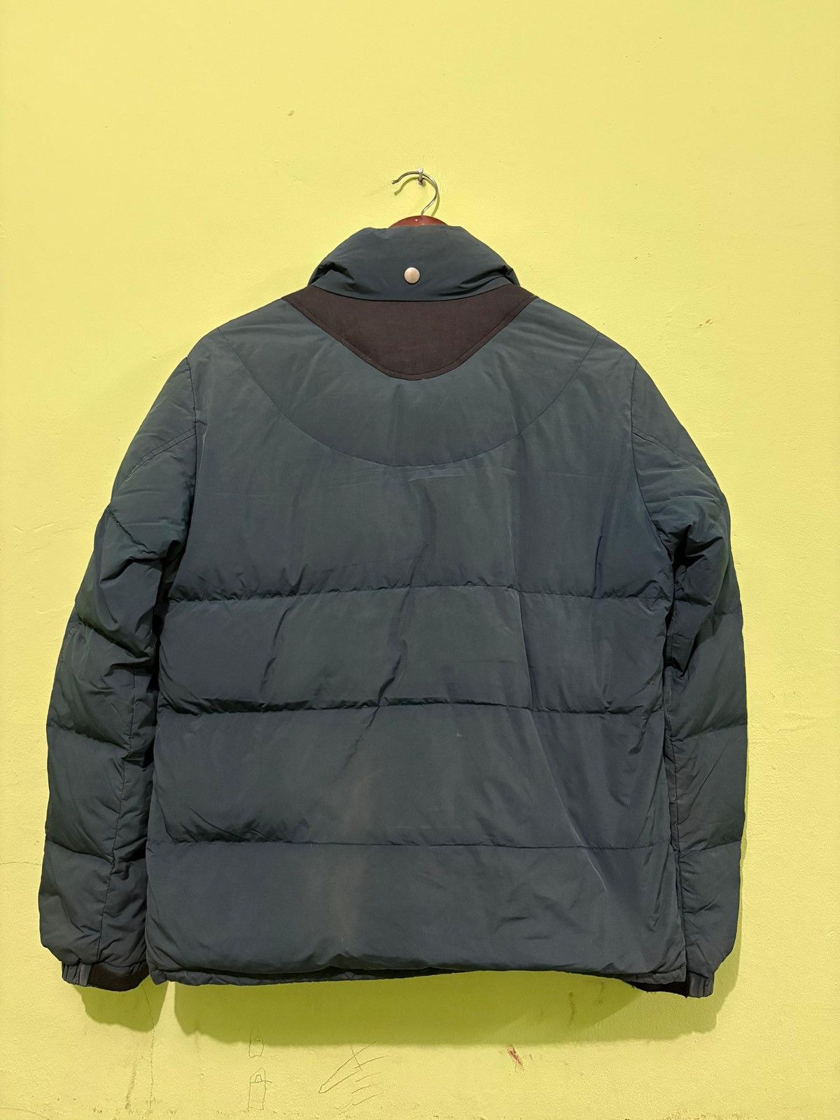 Jun Takahashi × Undercover A/W12 Undercover X Uniqlo Puffer Jacket By Jun Takahashi Size US S / EU 44-46 / 1 - 7 Thumbnail