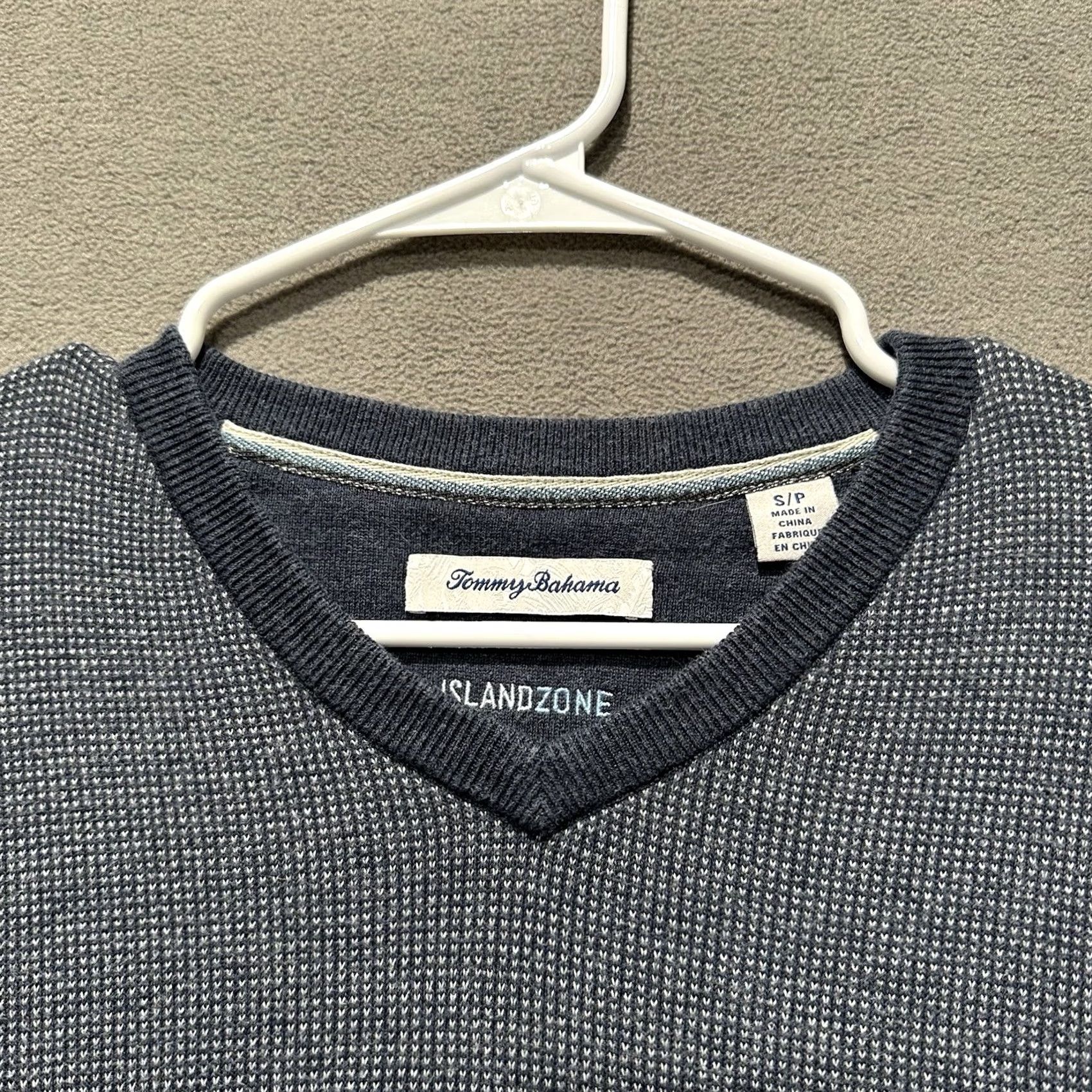 Tommy Bahama Tommy Bahama Sweater Mens Small Blue V-Neck Pullover Knit Soft EUC Size US S / EU 44-46 / 1 - 3 Thumbnail