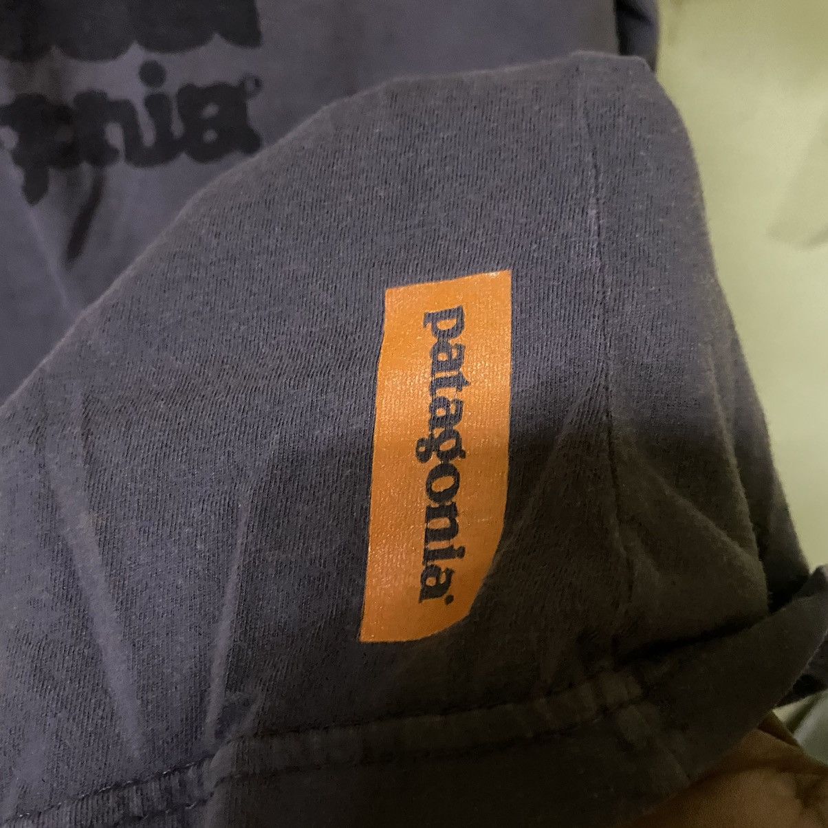 Patagonia Patagonia shirt big logo Sun faded Size US S / EU 44-46 / 1 - 7 Thumbnail