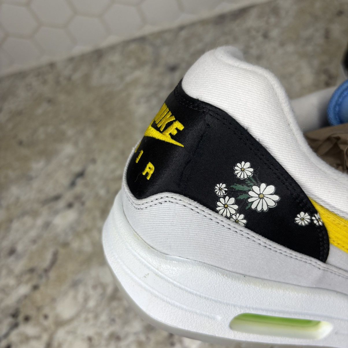 Nike Size 11-Nike Air Max 1 Daisy Gently Worn W Box Size US 11 / EU 44 - 4 Thumbnail