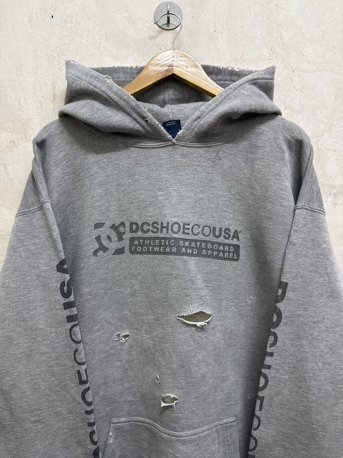 DC Distressed 2000s DC Shoes Thrashed Hoodie Size US XL / EU 56 / 4 - 2 Thumbnail