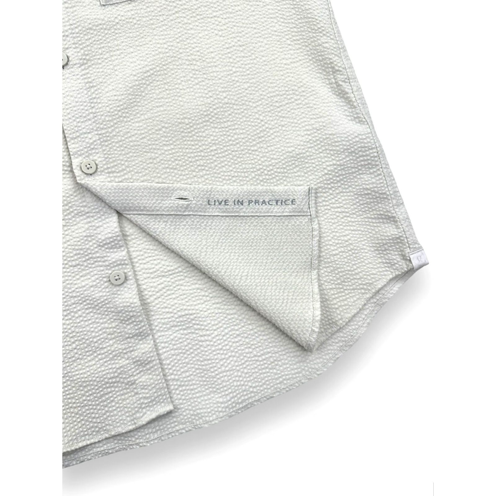 Lululemon Commission Short Sleeve Button Down Shirt Mens Medium Cream Mint Condition Button Embroidered Pocket Casual