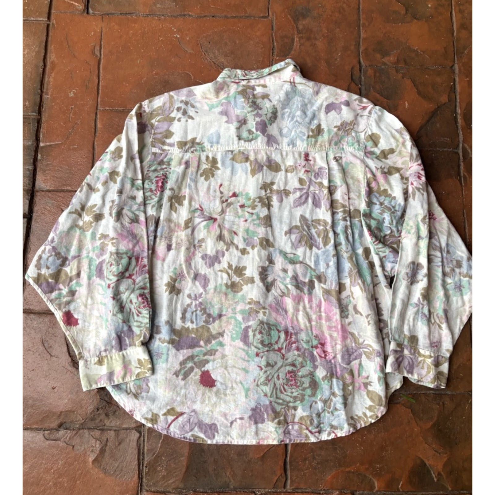 Byblos VINTAGE Byblos 100% Linen Floral Button Down Shirt Women’s 8 Black Long Sleeve Collared 80s 90s Blouse Mens? (Please ignore) Size M / US 6-8 / IT 42-44 - 3 Thumbnail