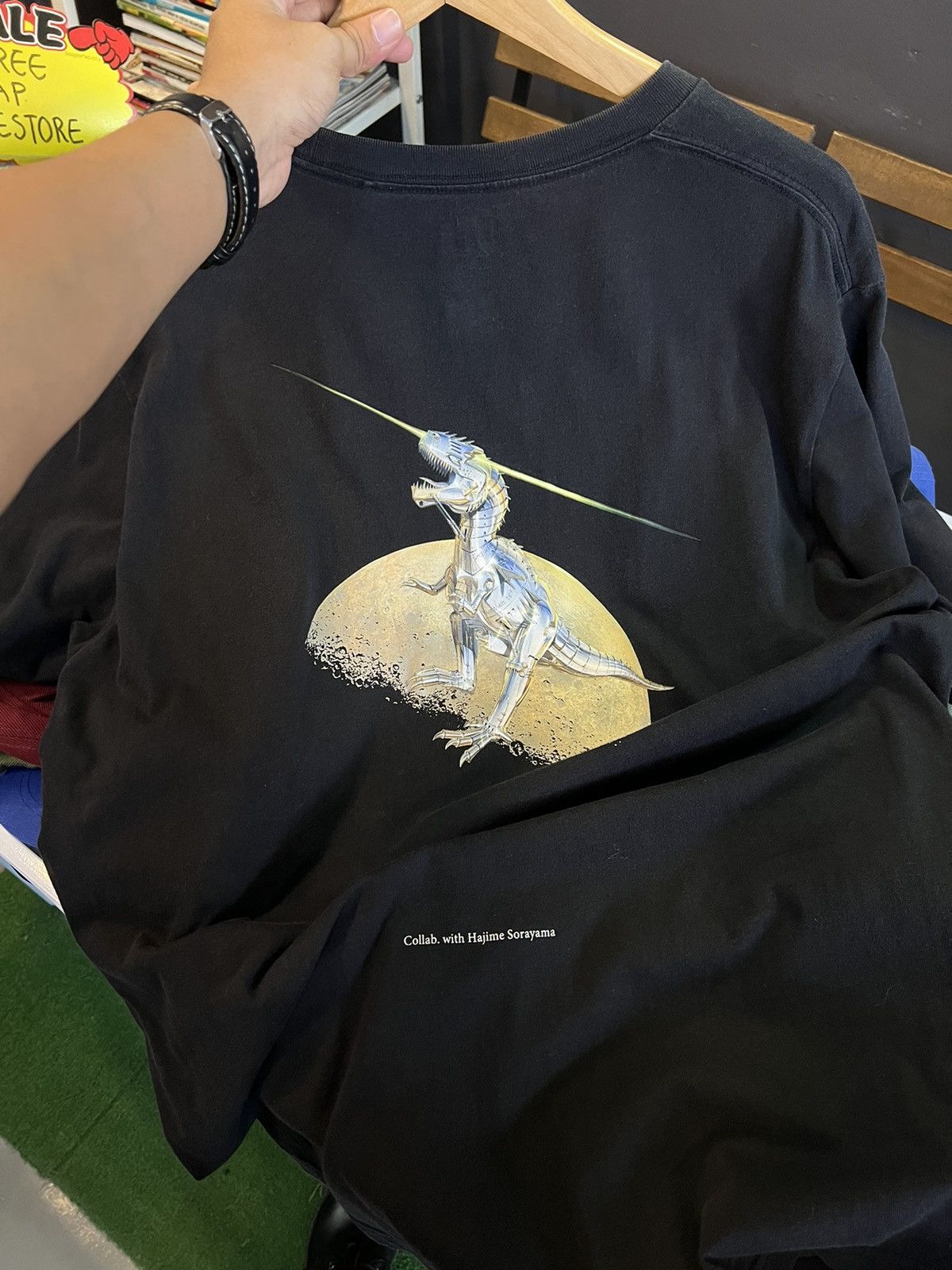 Club Sorayama × Designer × Uniqlo Uniqlo X Jurassic World X Sorayama Size US XL / EU 56 / 4 - 1 Thumbnail