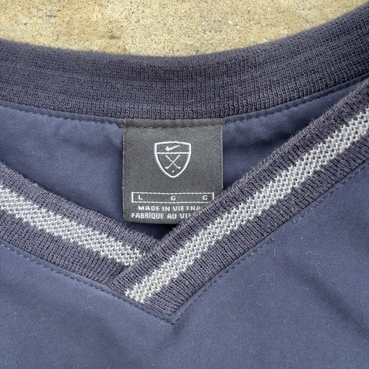 Nike Nike navy black golf pullover sweater Size L Size US L / EU 52-54 / 3 - 3 Thumbnail