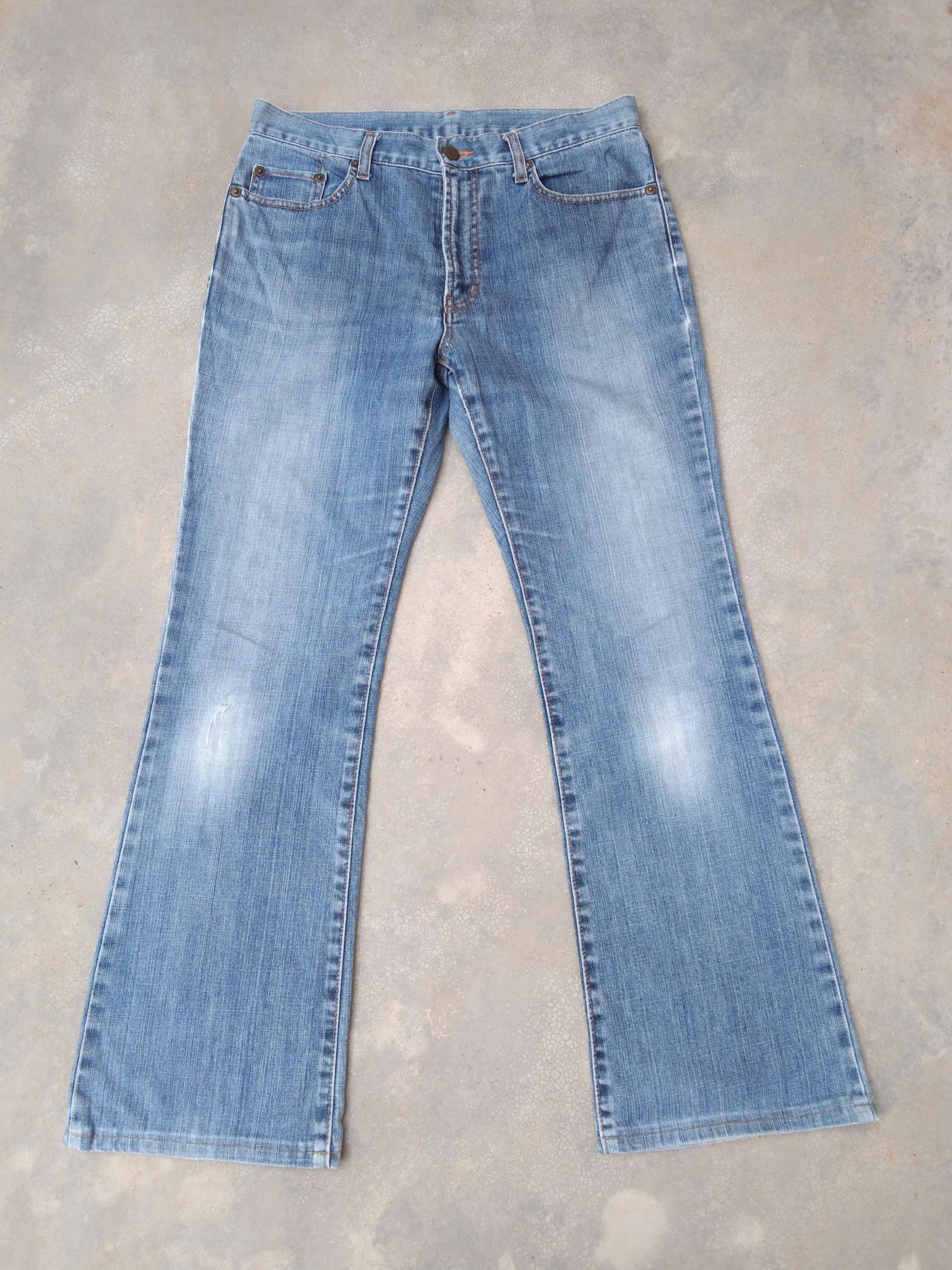 Japanese Brand × Jean × Vintage Vintage Japanese Uniqlo Boot Cut Flared Jeans 30x29 Size US 30 / EU 46 - 1 Thumbnail