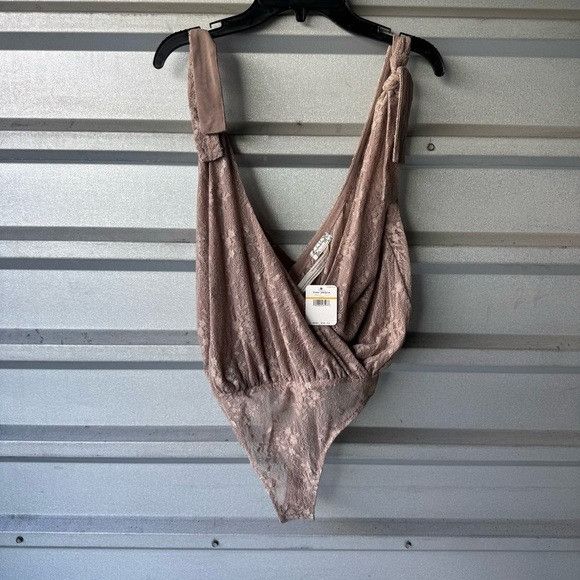 Free People NWT Free People Lace Bodysuit - Taupe Sz Small S Size S / US 4 / IT 40 - 1 Thumbnail