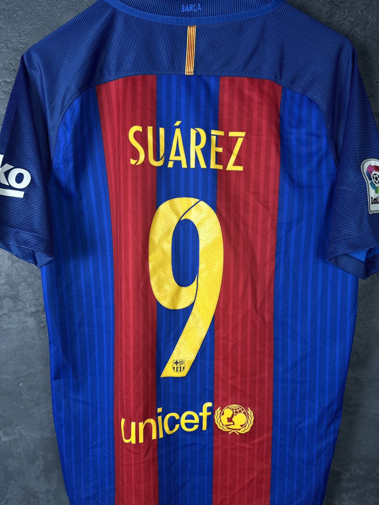 Nike × Vintage 2016/17 Barcelona Home Jersey Suarez 9Nike T-shirt+ Shorts Size US M / EU 48-50 / 2 - 5 Thumbnail