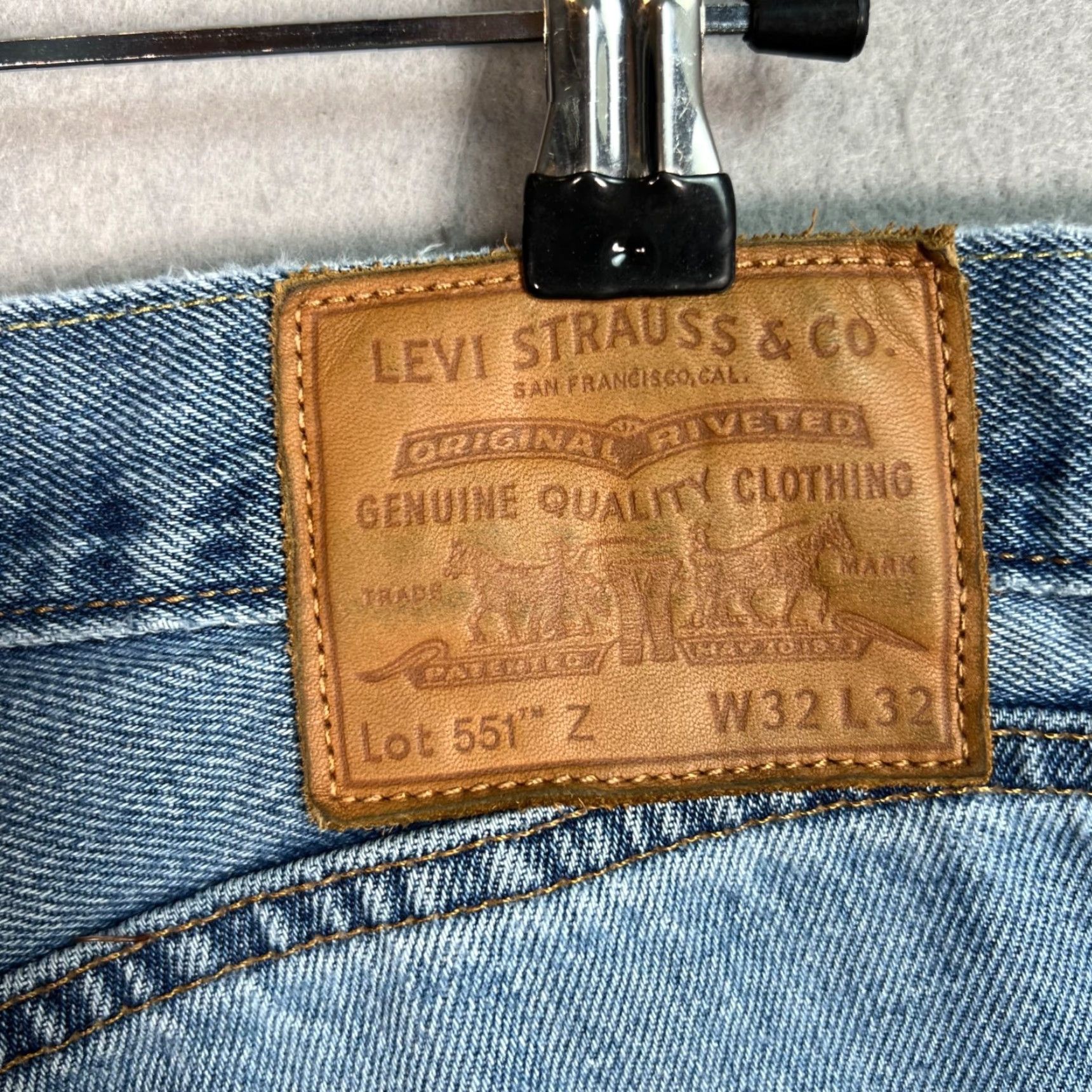 Levi's Levi's 551 Jeans - Denim Straight Leg Men’s Jeans 32x32 Blue Vintage/Used 8/10 Boys? No, Mens. Size US 32 / EU 48 - 6 Thumbnail
