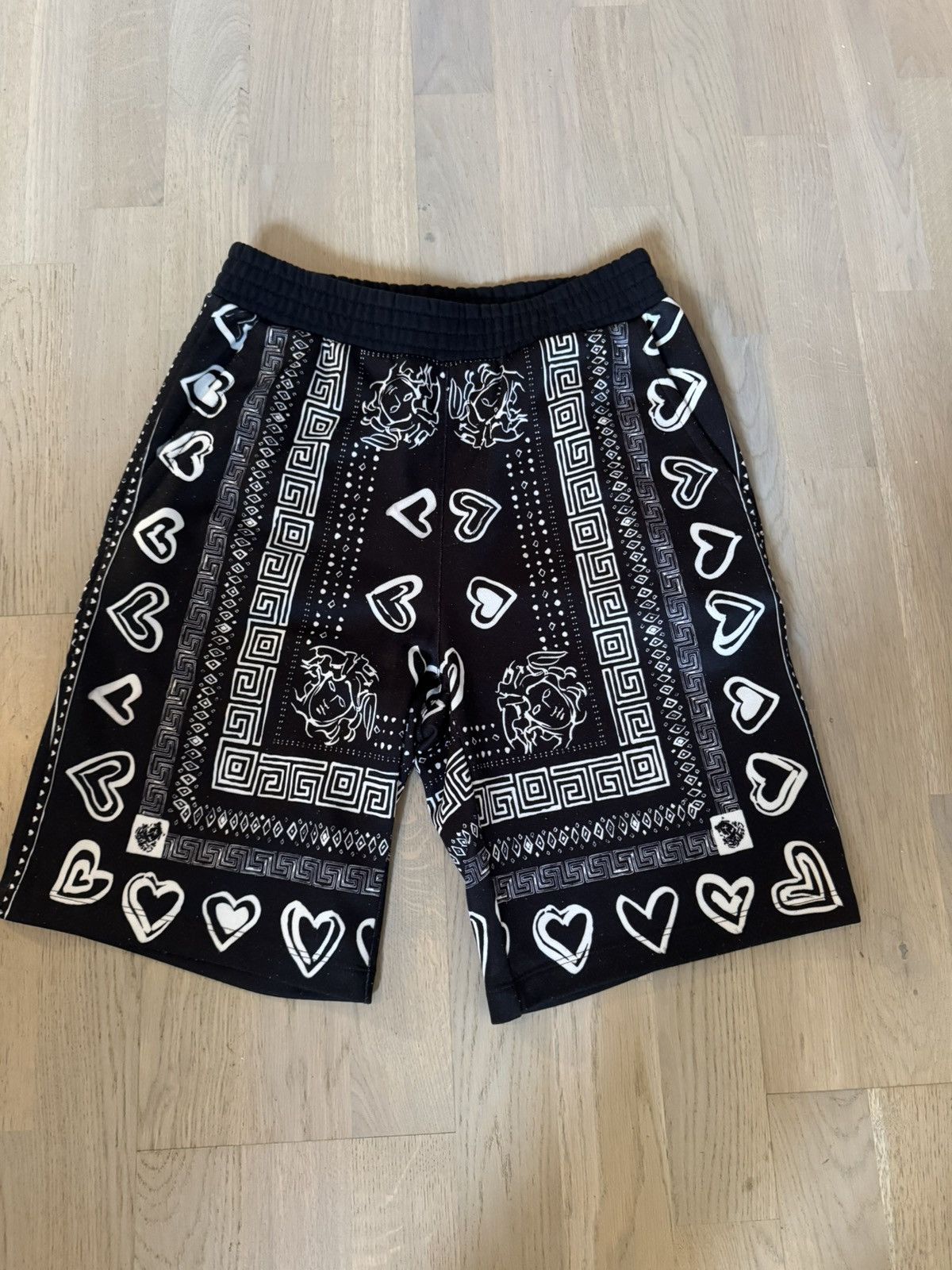 Versace VERSACE shorts STUDY REAL TAPE MEASUREMENTS IN PHOTOS sz S Size US 30 / EU 46 - 2 Thumbnail