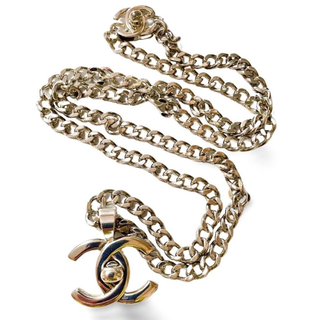 Chanel Vintage Chanel turn lock CC silver chain necklace. Size ONE SIZE - 6 Thumbnail