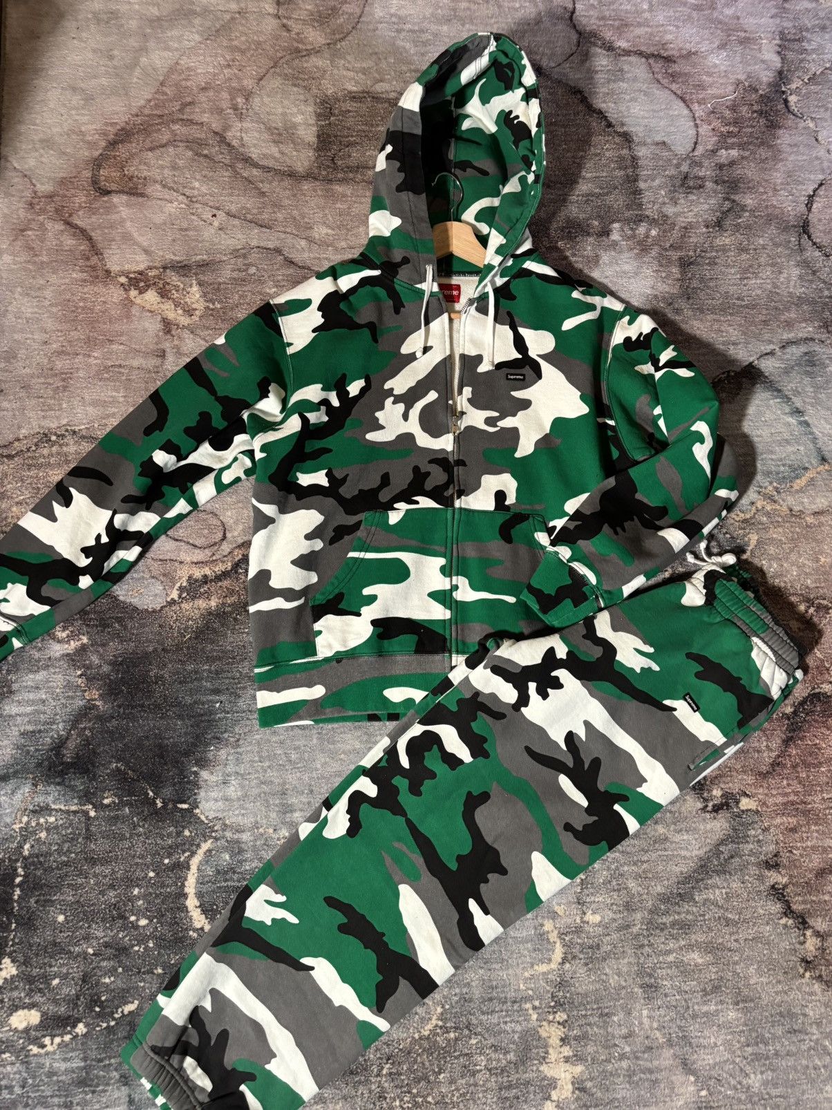 Supreme Supreme camo jogging suit Size US S / EU 44-46 / 1 - 1 Thumbnail