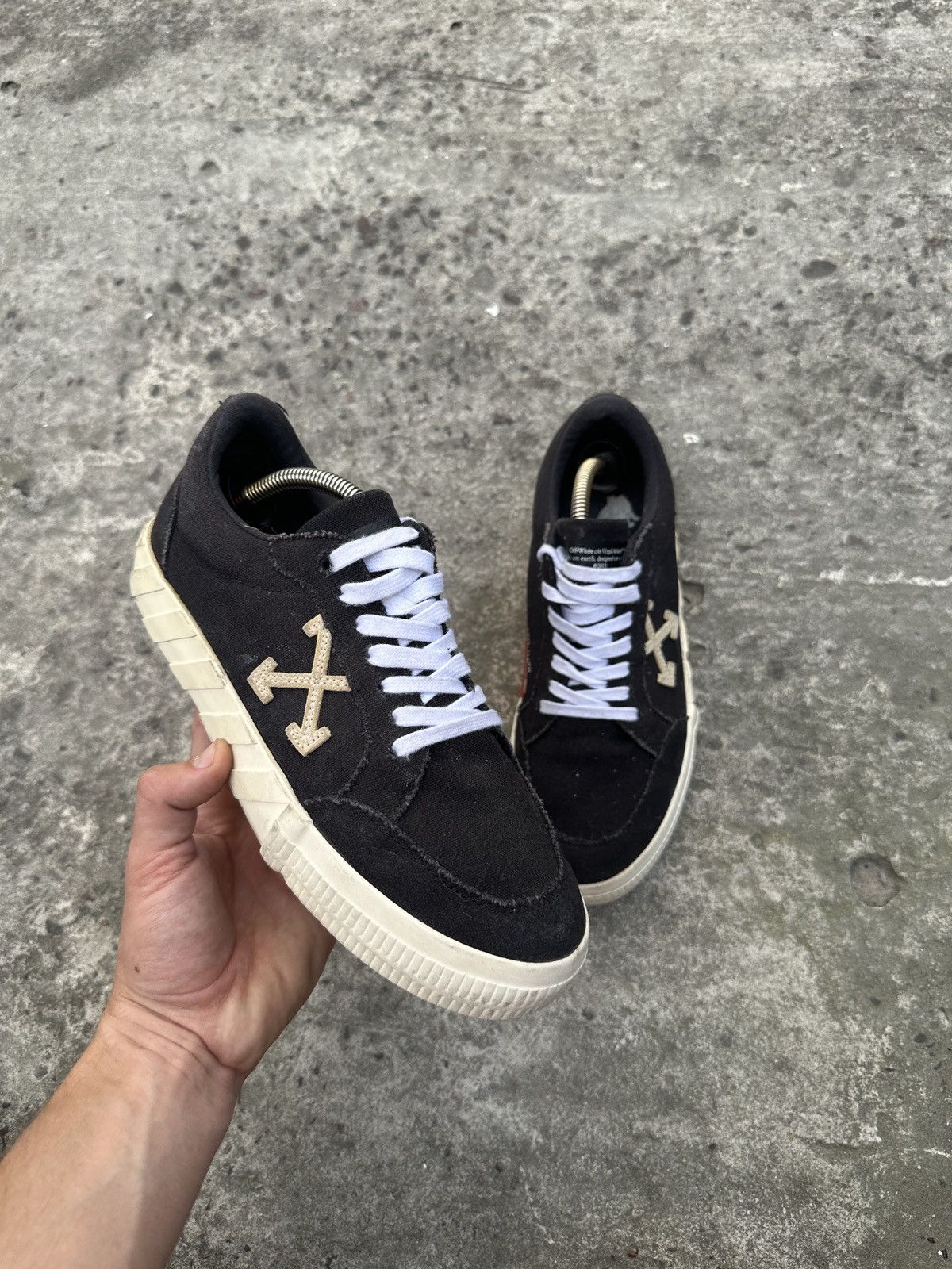 Off-White Vintage Logo Off-White Sneakers Style Rare USA 40 Shoelaces Size US 7 / EU 40 - 1 Thumbnail