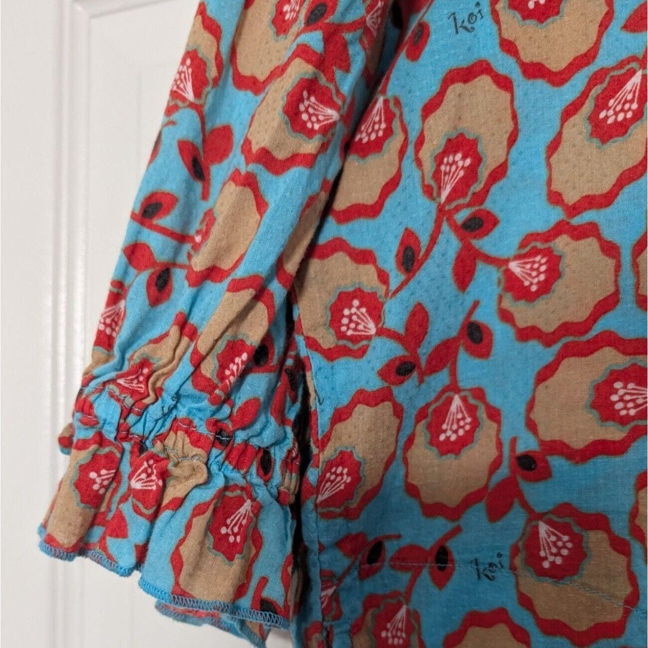 Designer Koi Floral Scrub Top Womens Size Small Blue Cotton Size S / US 4 / IT 40 - 3 Thumbnail