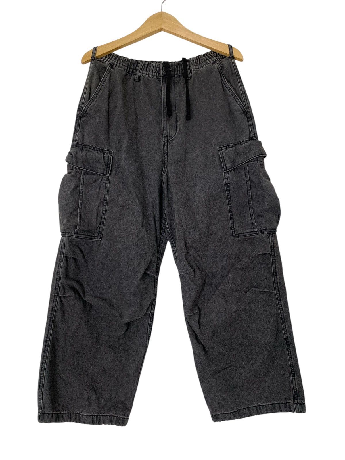 GU baggy cargo pants