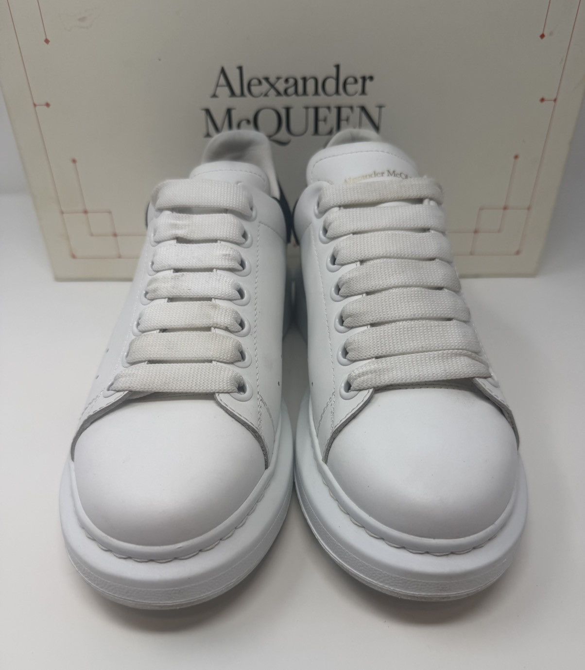 Alexander McQueen Alexander McQueen Oversized Sneaker Suede White/Black Size US 8 / IT 38 - 2 Thumbnail