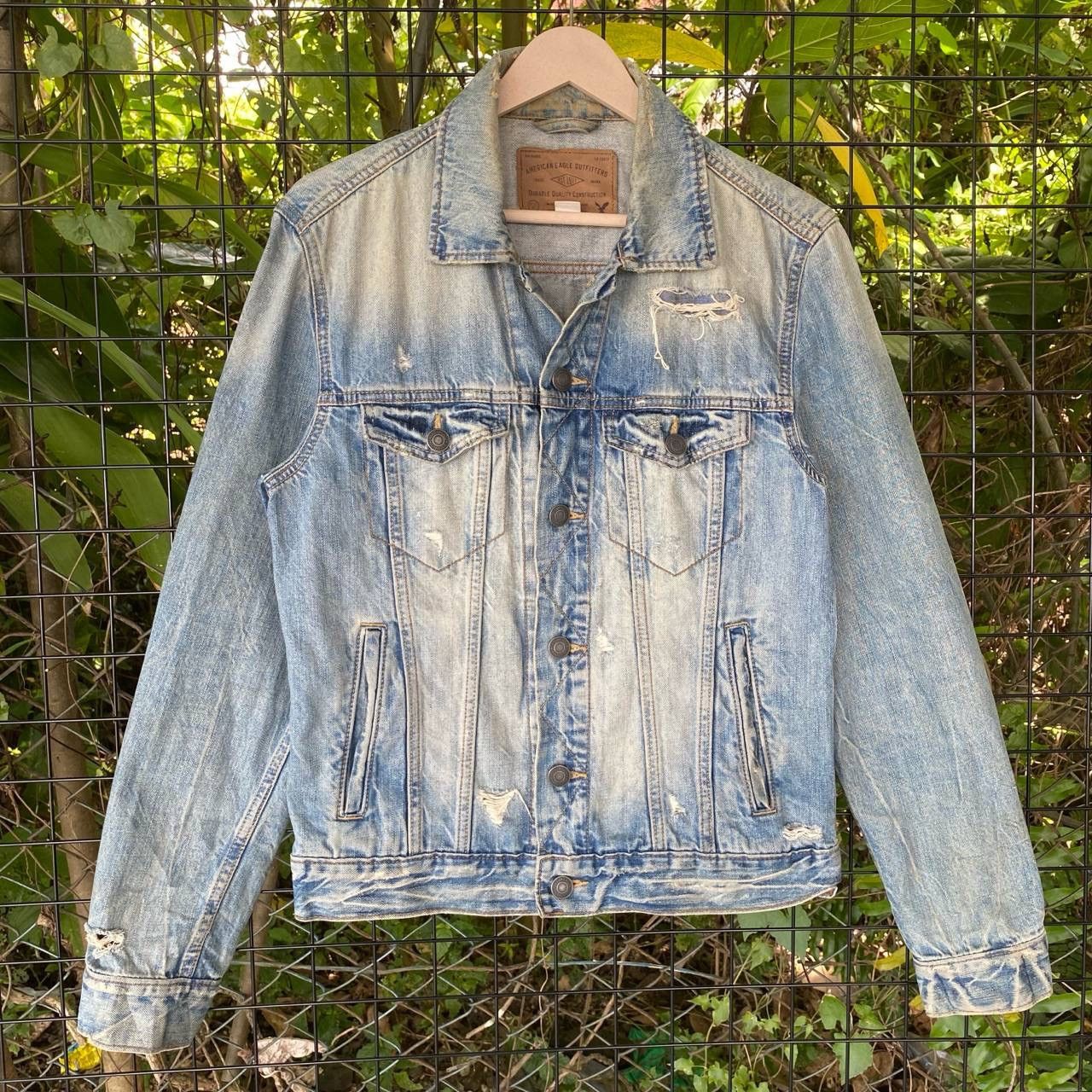 American Eagle Outfitters Vtg Type 3 Light Washed Distressed Denim Jacket Size US M / EU 48-50 / 2 - 2 Thumbnail