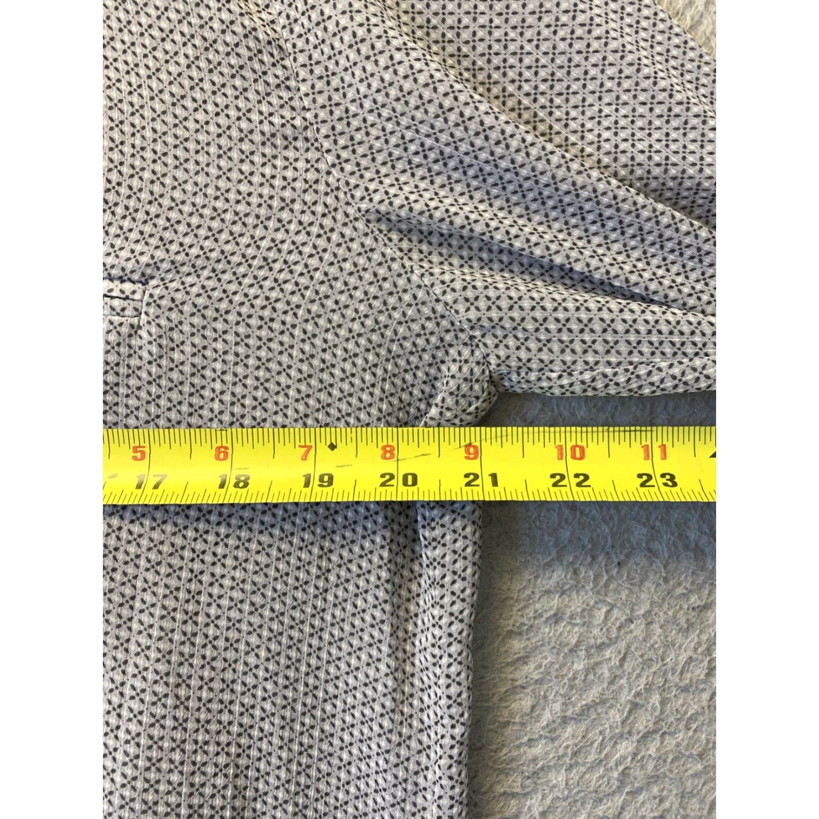 Vintage VINTAGE KUT FROM THE KLOTH Gray Tunic Blouse Womens Size L V-Neck Cross Print Size L / US 10 / IT 46 - 4 Thumbnail
