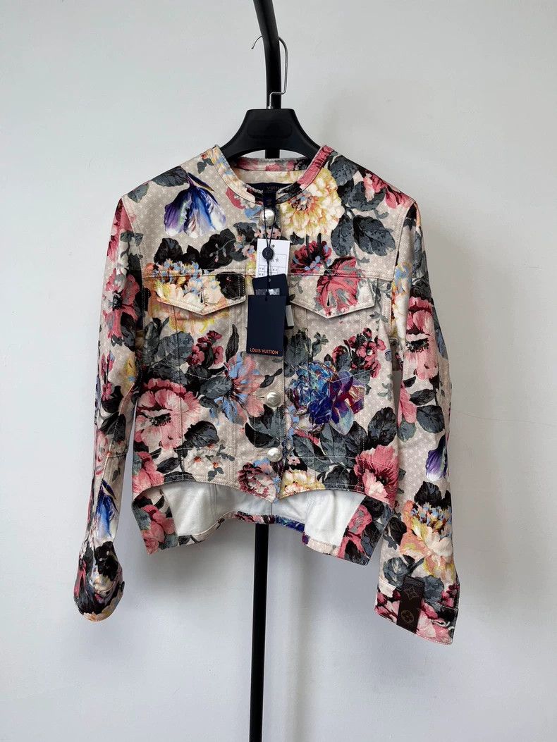 Louis Vuitton Louis Vuitton FW22 Floral Print Crew Neck Single Breasted Size XXS / US 00 / IT 34 - 1 Thumbnail