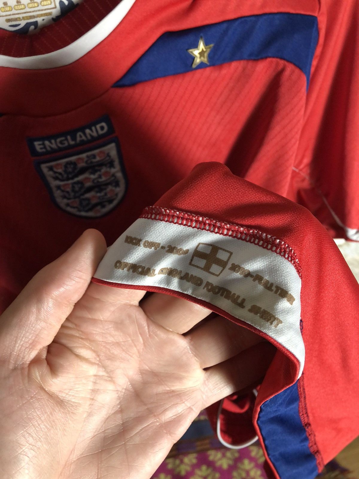 Umbro VINTAGE UMBRO ENGLAND RETRO SOCCER JERSEY MANCHESTER Y2K 90s Size US S / EU 44-46 / 1 - 7 Thumbnail