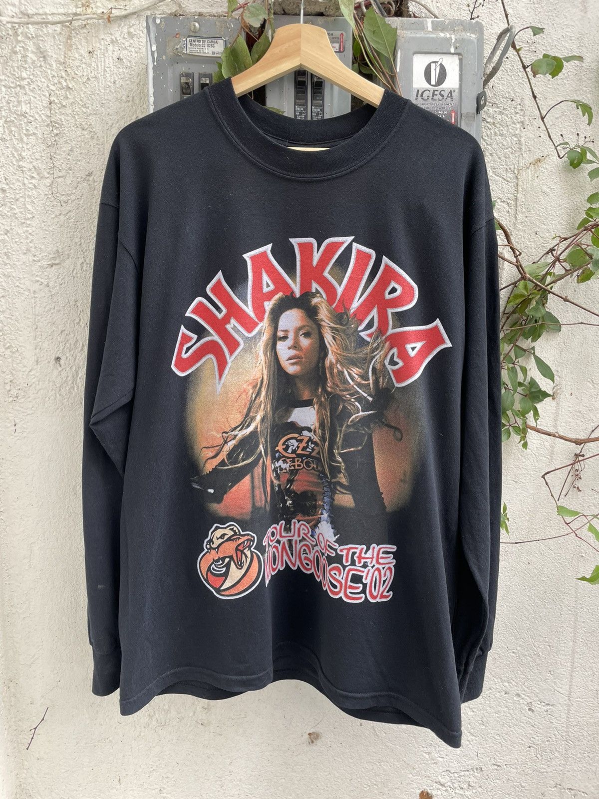 VINTAGE ビンテージ SHAKIRA シャキーラ 2003 Tour of the Mongoose Bootleg 長袖Ｔシャツ サイズ L 美品 中古 4c075758 VINTAGE ビンテージ SHAKIRA シャキーラ 2003 Tour of the