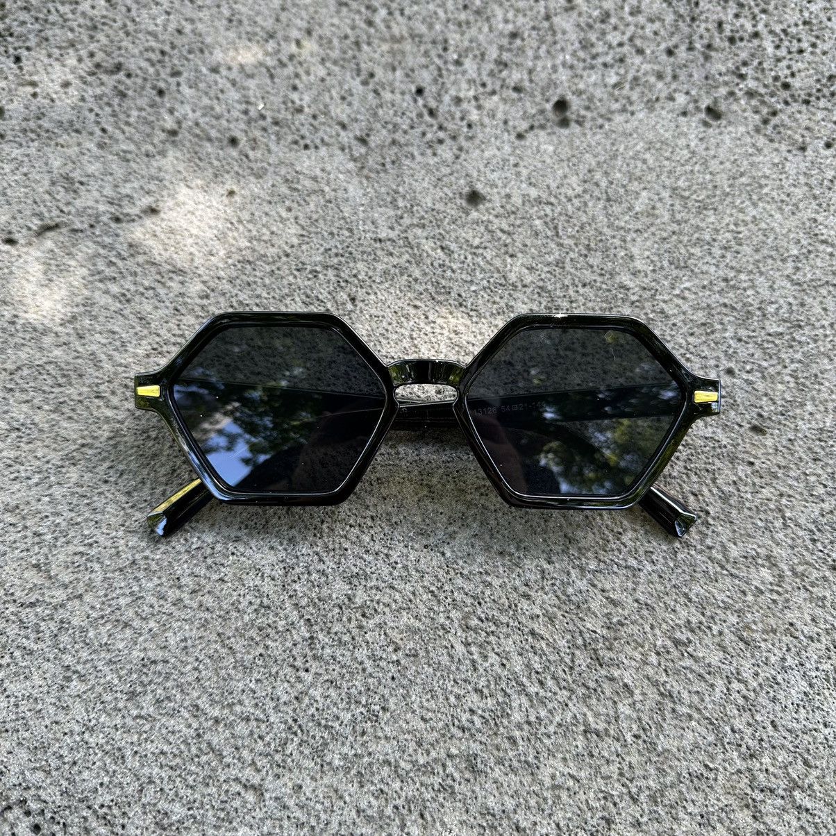 Other Y2K Unisex Sunglasses Retro Fashion Shades LE13126-02 Size ONE SIZE - 1 Thumbnail