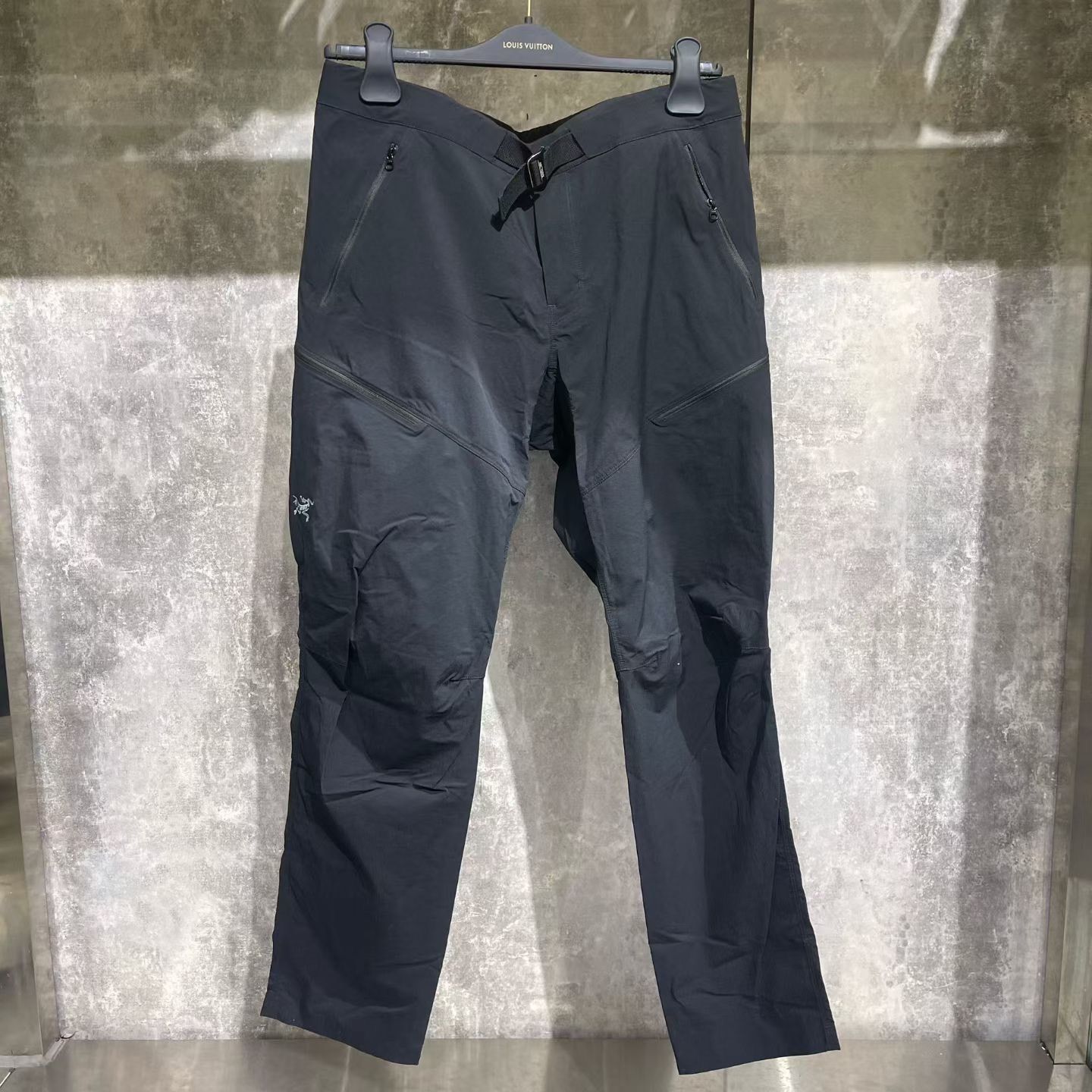 Arc'teryx Arc'teryx Hiking Casual Pants 30 Men Size US 30 / EU 46 - 1 Thumbnail