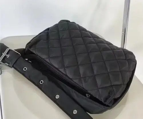 Japanese Brand Fashion y2k unisex diamond quilted shoulder messenger bag Size ONE SIZE - 4 Thumbnail